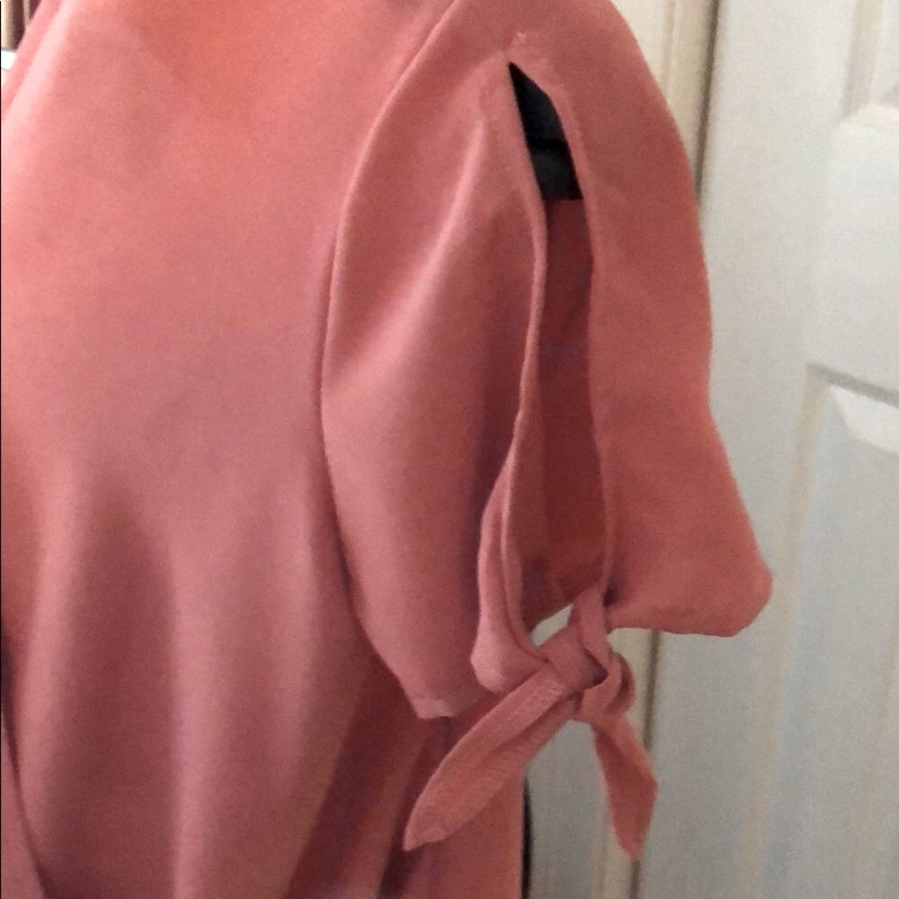 ❤️ONLY ONE LEFT!❤️❤️Womens Pink Blouse - Picture 4 of 8